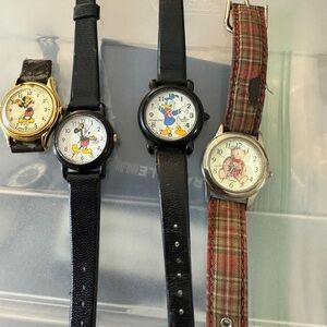 4 Disney Watches Lorus Vintage Mickey Mouse, Winnie the Pooh, Donald Duck